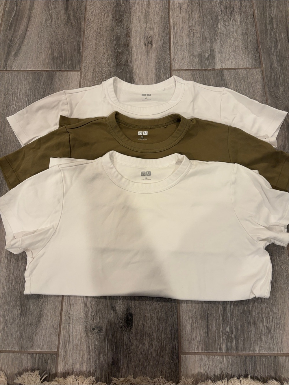 Uniqlo U Crew Neck Tee Bundle of 3, 2 White 1 Olive, Size XL